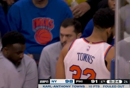 杏彩体育官网-大举反击!恩比德强攻打成2+1率队轰出11-0 并造成唐斯6犯离场