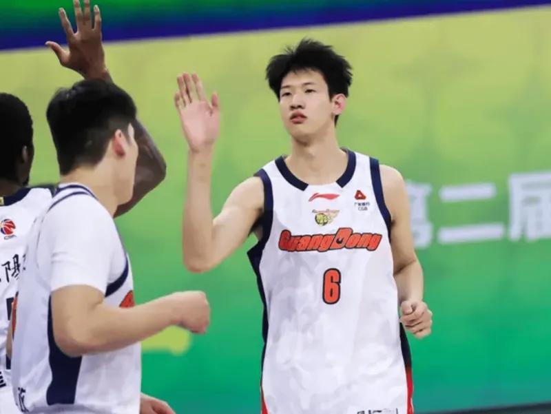 杏彩体育入口-广东104-113上海1喜3忧!黄明依奇兵,内线+张皓嘉没法看!