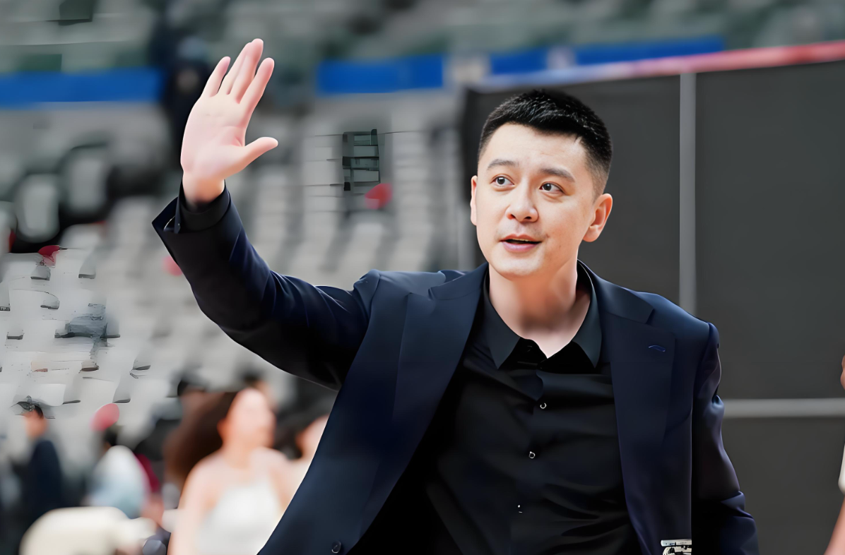 杏彩体育-不是胡金秋,不是赵继伟!杨鸣点赞男篮3人,是赢球的关键